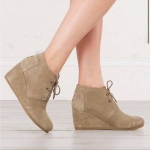 Toms Taupe Suede Lace-Up Desert Wedge Ankle Boots Women’s Size 10